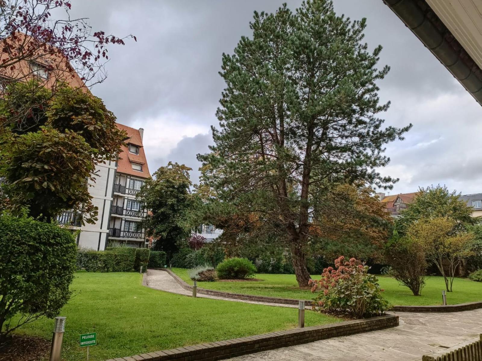 Grand Studio Hyper Centre Avec Balcon Tout Refait Mars 2025 Deauville Exterior photo